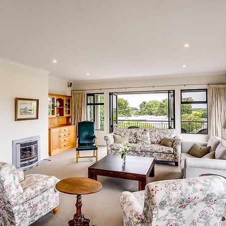 Busby Hill Villa - Havelock North Holiday Home المظهر الخارجي الصورة